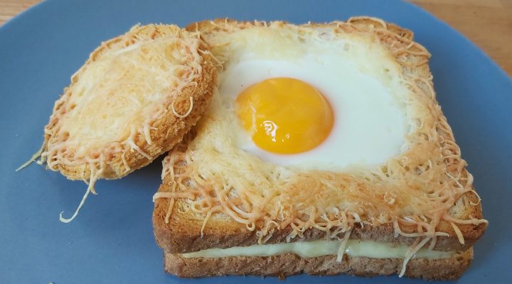 tojásos melegszendvics sütőben sonkával és sajttal